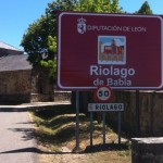 El cartel que tapa Riolago